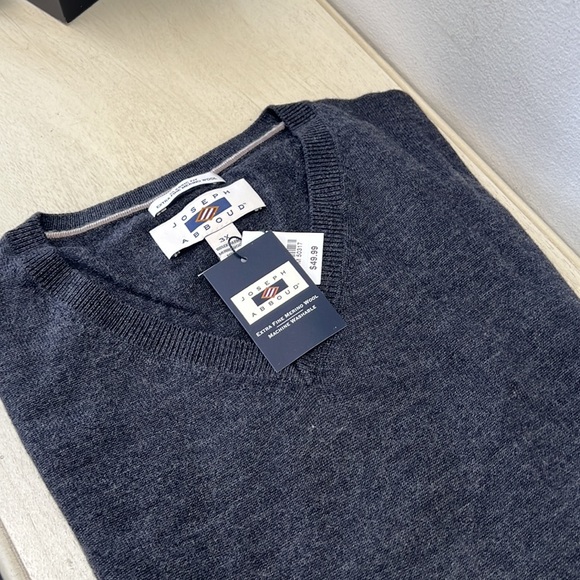 NWT - Joseph Abboud BIG and Tall Merino Wool V-Neck Sweater, Charcoal - Size 3X - Picture 6 of 9